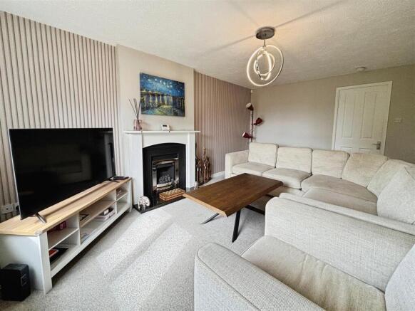 3 bed Semi-Detached for sale Image 5