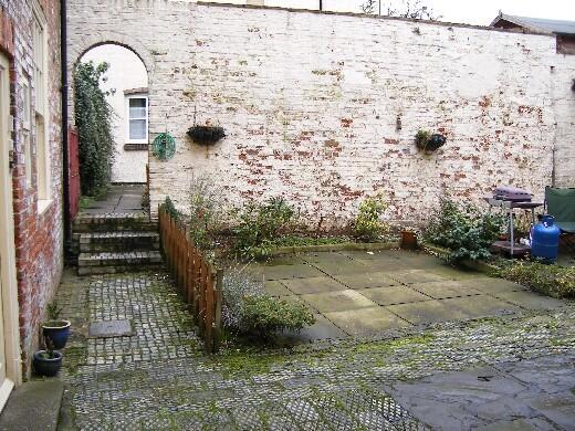 COMMUNAL PATIO AREA