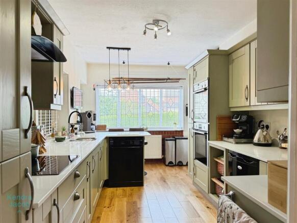 4 bed Detached for sale Image 7