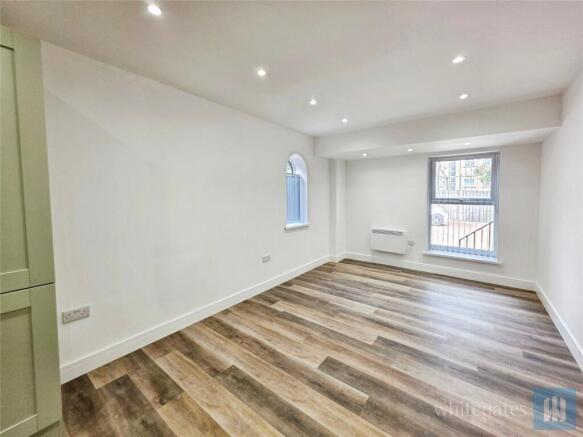 2 bed Apartment to rent Image 6