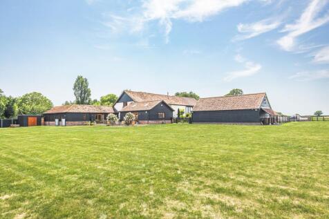 Exceptional Converted Countryside Barn in Caston