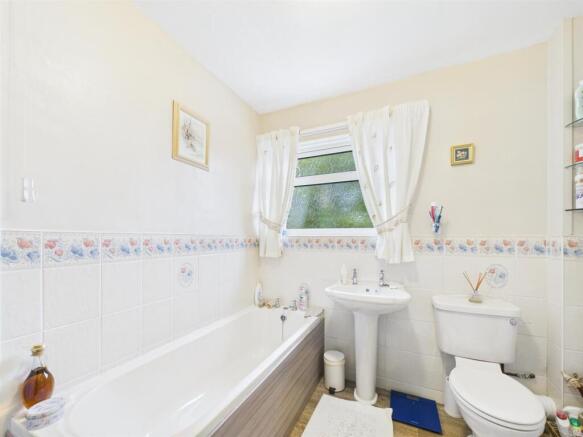 3 bed Semi-Detached for sale Image 8