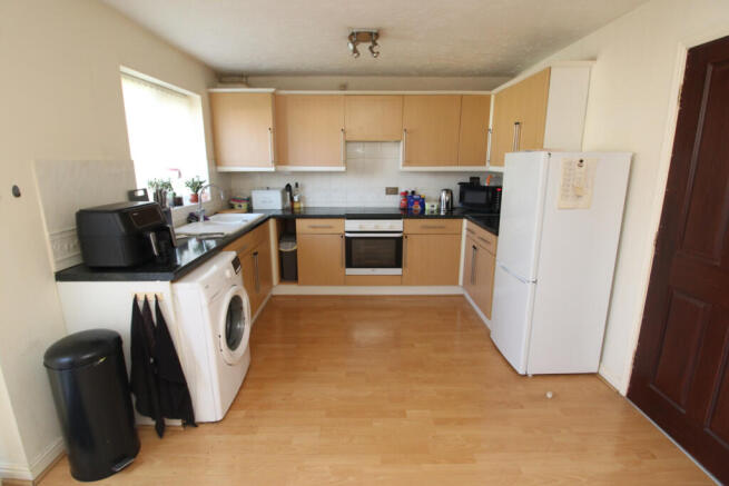 3 bed Semi-Detached for sale Image 3