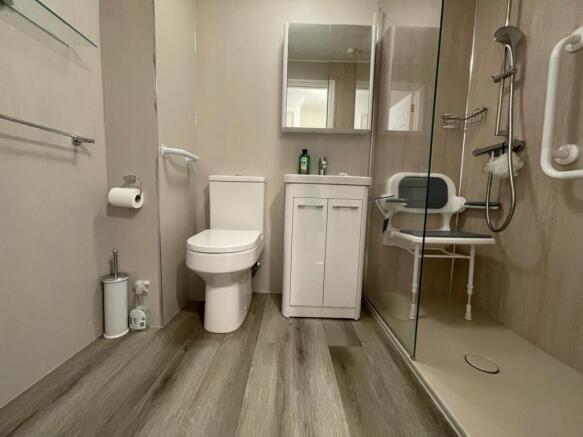 8 manor Farm Court SHower Room