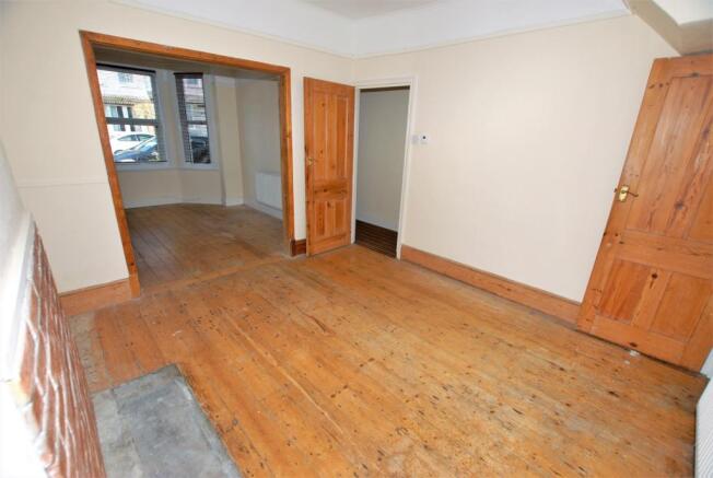 Dining rm/sitting rm