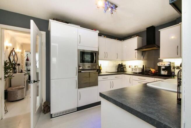 2 bed Semi-Detached for sale Image 9