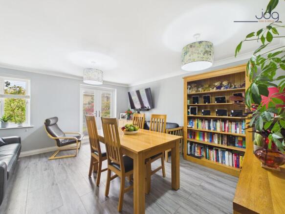 Living Room/ Dining