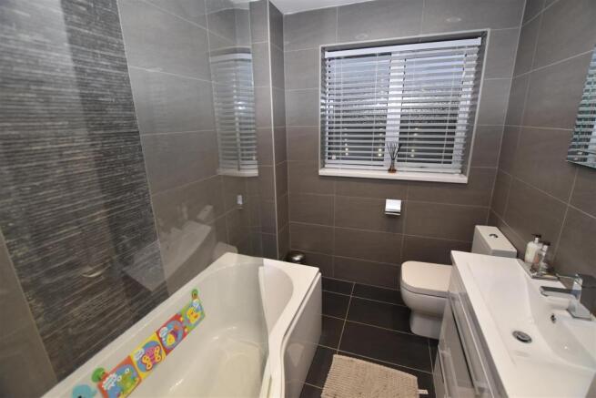 BATHROOM/WC