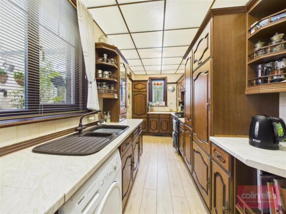 6 bed Semi-Detached for sale Image 7