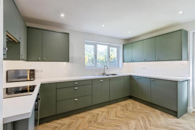4 bed Detached for sale Image 7