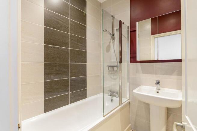 TEERTSELYGRA60 - Bathroom B.jpg