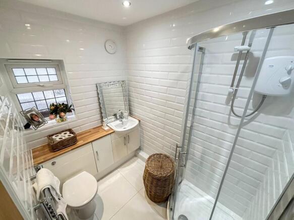 Ensuite Bed 1