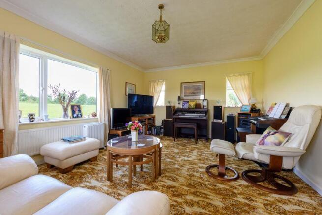 Lounge/Bedroom 4