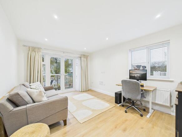 CAM02136G0-PR0505-STILL008