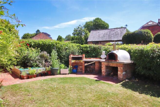 Garden/Pizza Oven