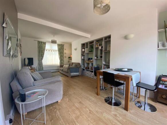 Lounge 8.jpg