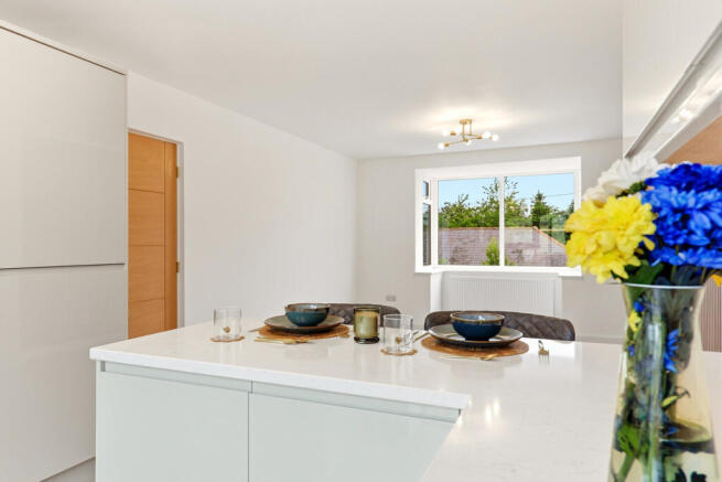 4 bed Semi-Detached for sale Image 8
