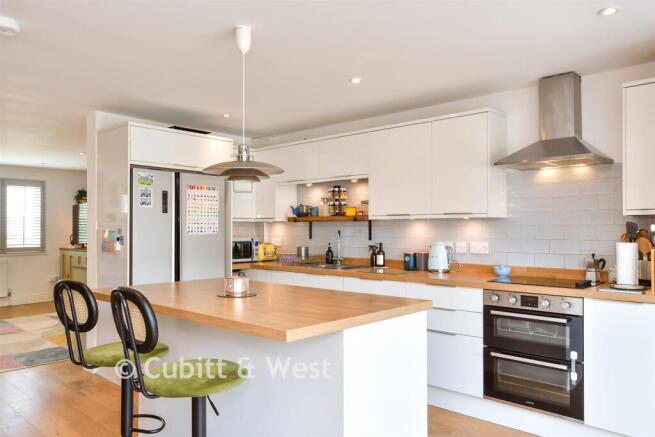 Brownleaf Road, Woodingdean, Brighton, East Sussex photo 4