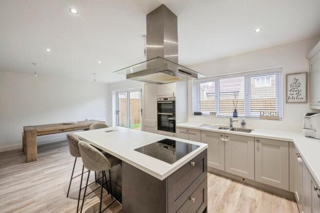 4 bed Detached for sale Image 6