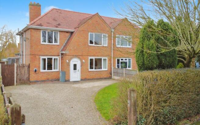 3-bed semi-detached on Abbey Drive, Ashby-De-La-Zouch, LE65, £250,000