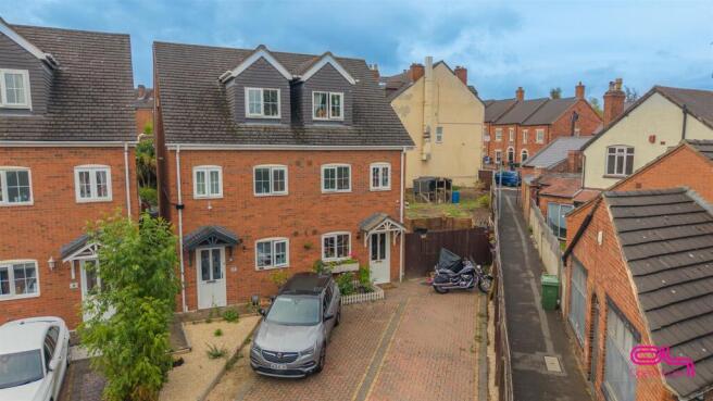 Lindsay Court, Swadlincote (1).jpg