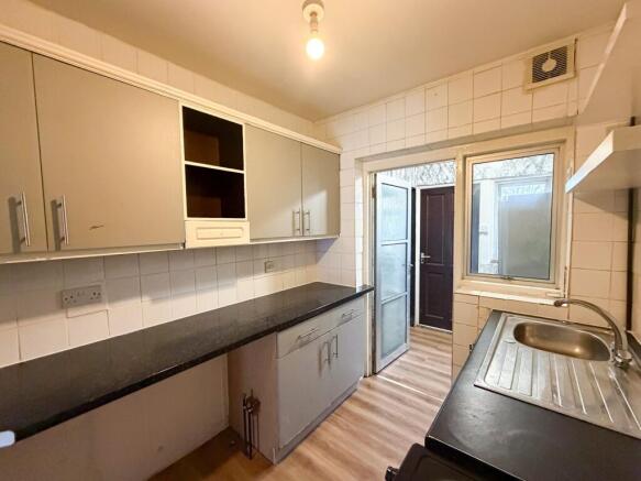 Whalebone Ln South RM8