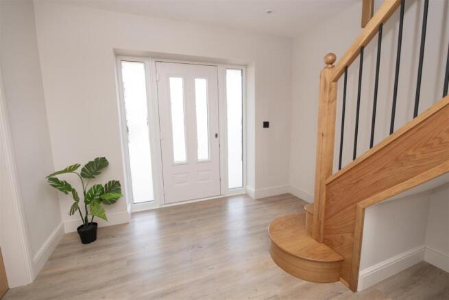 4 bed Detached for sale Image 12