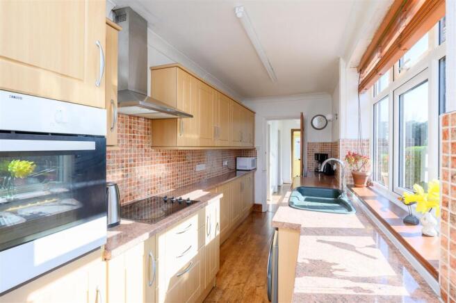 3 bed Semi-Detached for sale Image 7