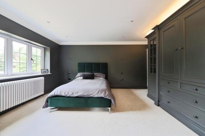 4 bed Detached for sale Image 12