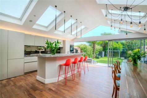 Kings Farm Avenue, Richmond, TW10