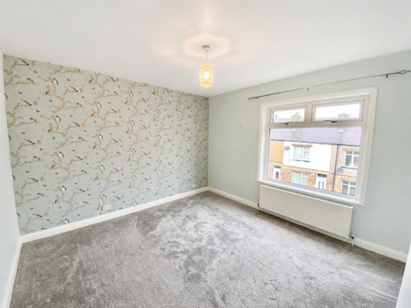 2 bed Terraced to rent Image 5