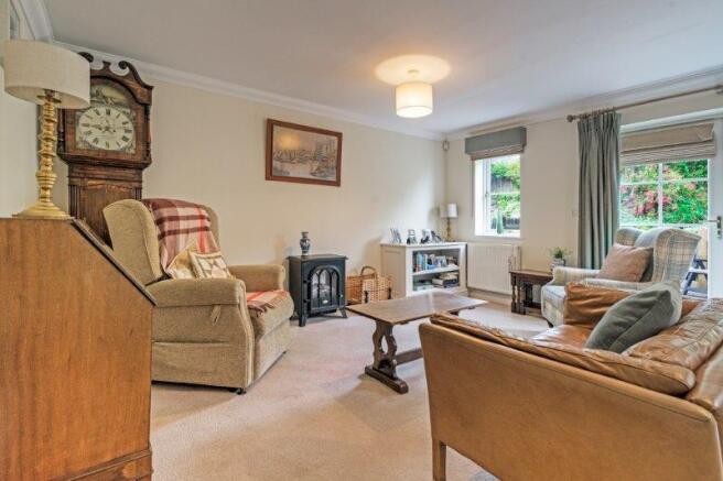 Sitting/dining room 