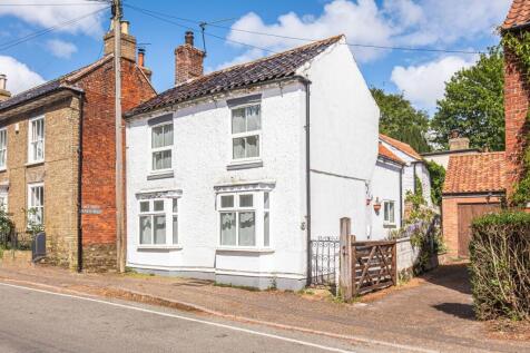 Charming Detached Cottage with Barn in Foulsham