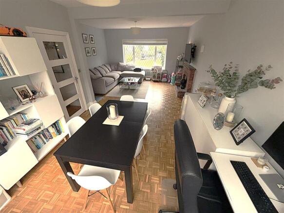 LOUNGE/DINER