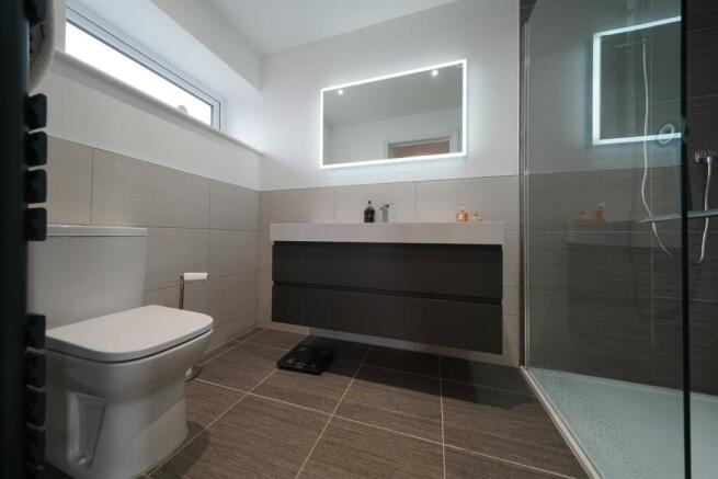 2 Range Avenue (20).jpg