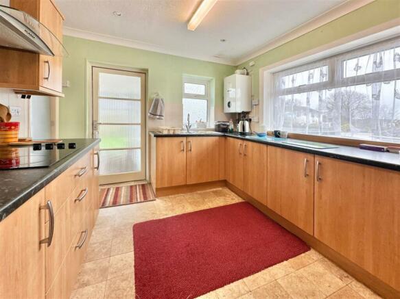 Kitchen Towards Conservatory.JPG