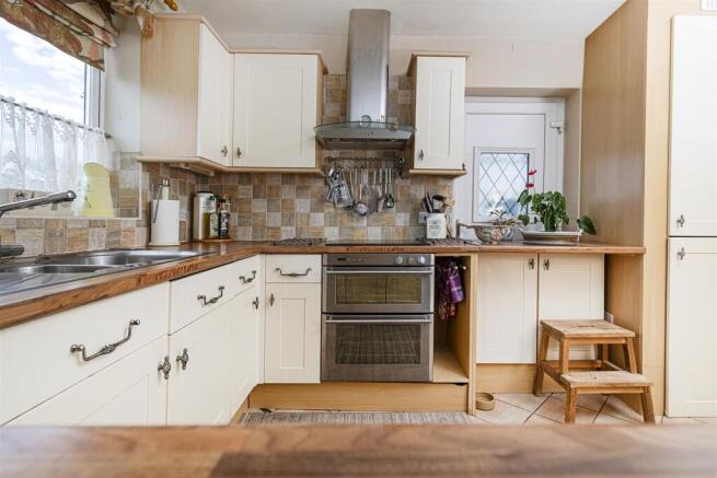 4 bed Detached for sale Image 7