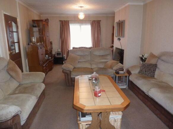 Lounge/Dining ...