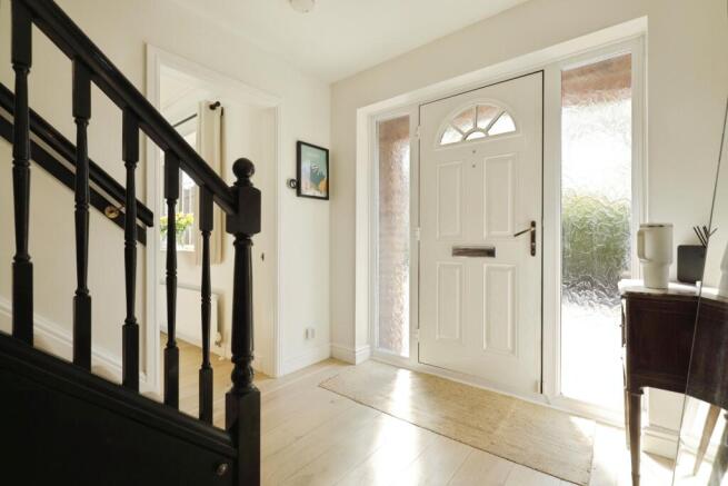 4 bed Detached for sale Image 9