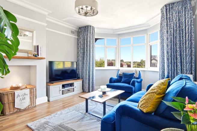 3 bed Flat for sale Image 4