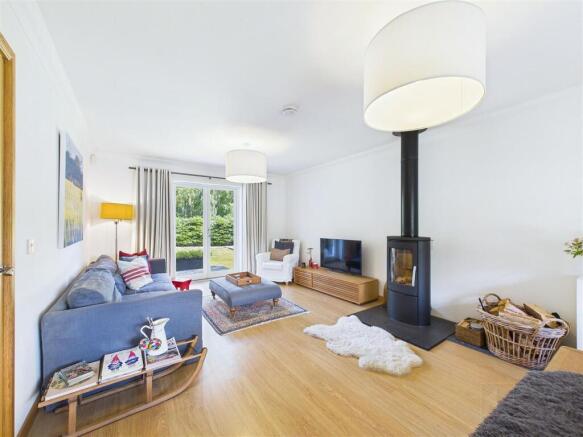 Sitting Room / Dining Area