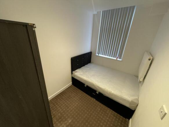 2 bed Flat to rent Image 4