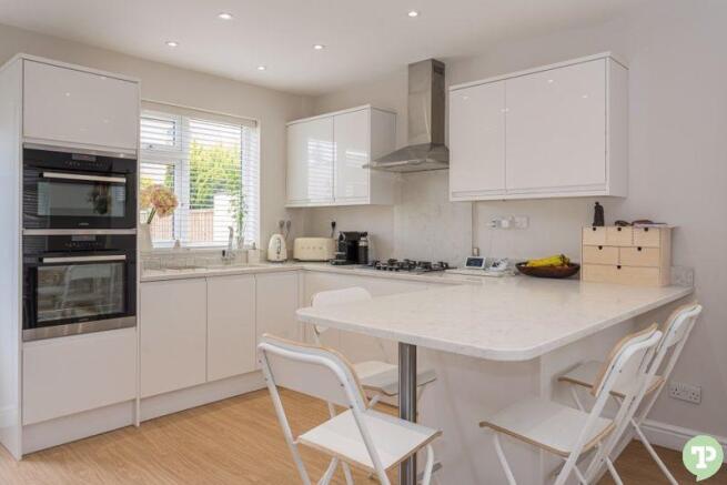 Kitchen with b...