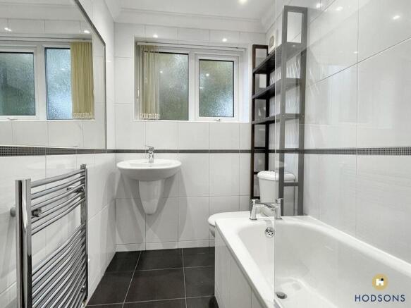 2 bed Apartment to rent Image 11