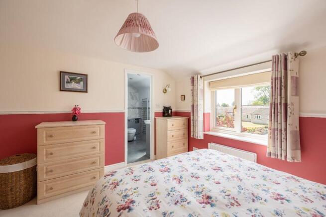 4 bed Detached for sale Image 11