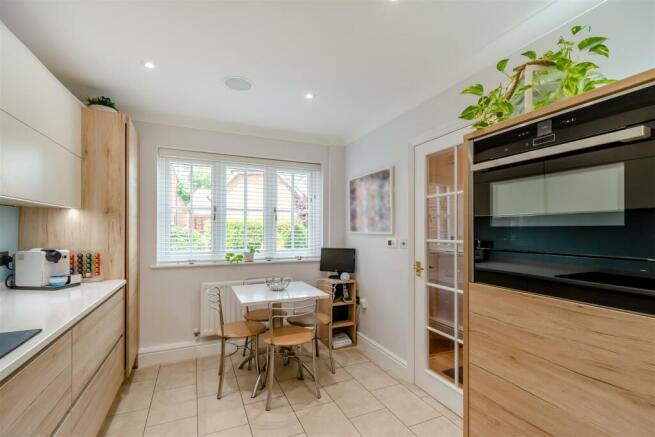 8556436-interior16.jpg
