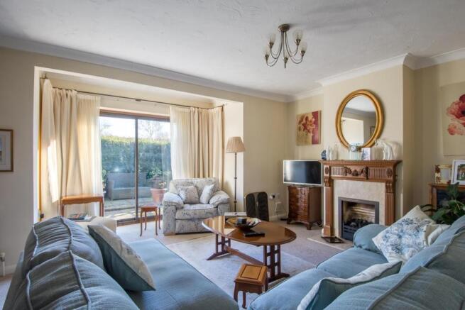 Living Room3.jpg