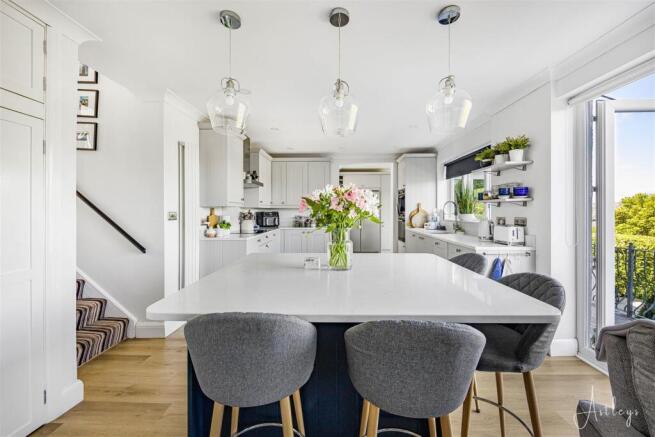 Open-plan kitchen/family room