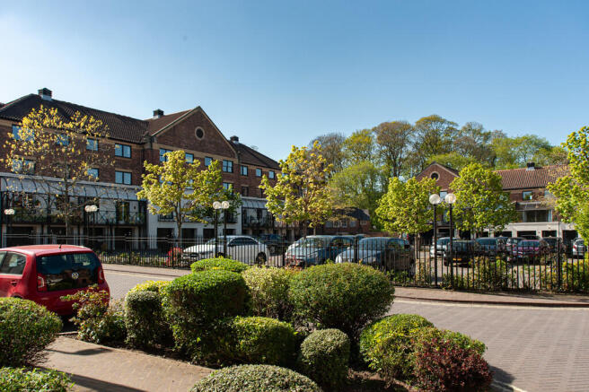 2 bed Apartment to rent Image 12