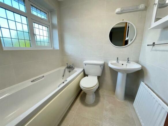 BATHROOM.JPG